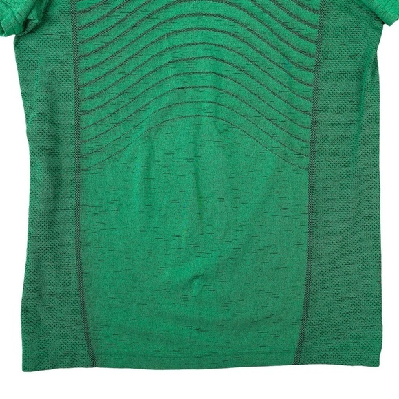 Under Armour Tee Mens Medium Bright Green Seamless Wave Contoured Fitted T Shirt - Picture 4 of 10